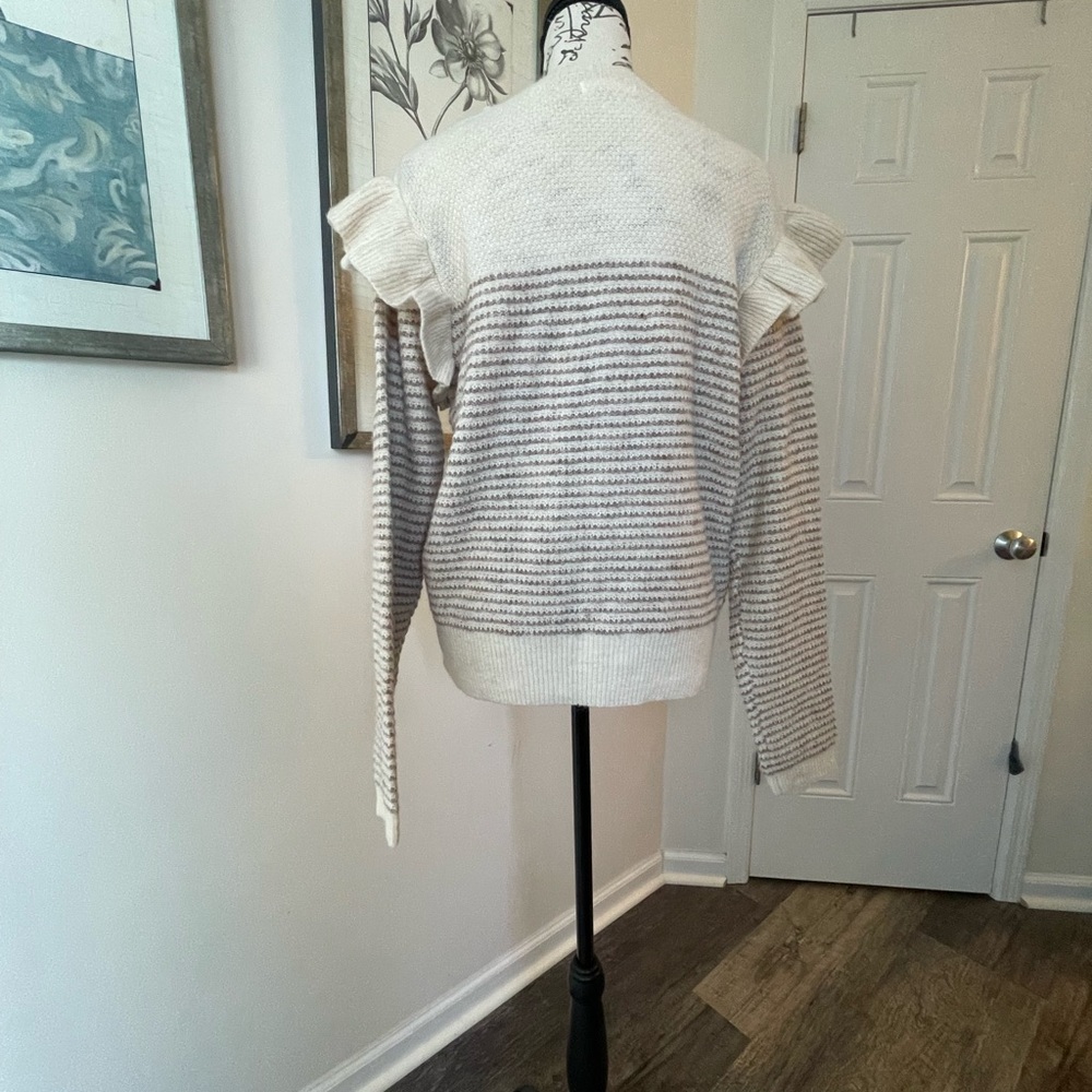 Adorable LAUREN CONRAD cream and beige ruffle sweater SIZE L